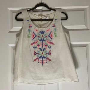 Vineyard vines top with stitching design, size 12